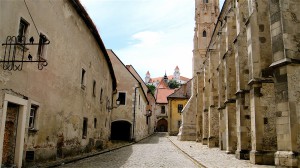 Il castello visto dalla città medievale