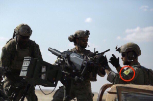 Soldati USA con le insegne delle milizie curde
