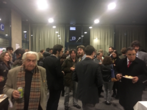 Alla fine del Congresso un piacevole e conviviale aperitivo attendeva i partecipanti all'esterno della sala.