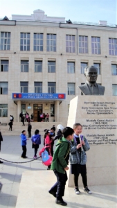 Una scuola dedicata ad Atatürk, fondatore del socialismo turco