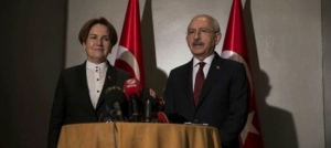 Aksener con il leader socialdemocratico Kiliçdaroglu